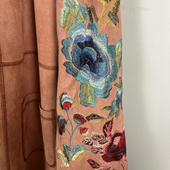 Solitaire Women’s Boho Faux Suede Floral Embroidered Jacket Mauve Pink large - Picture 3 of 6